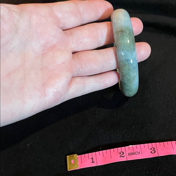 Elegant Green Jade Bangle Bracelet - Picture 3 of 3